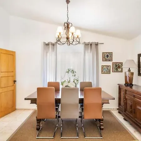 Villa Sleeps 6 With Pool Air Con And Wifi *