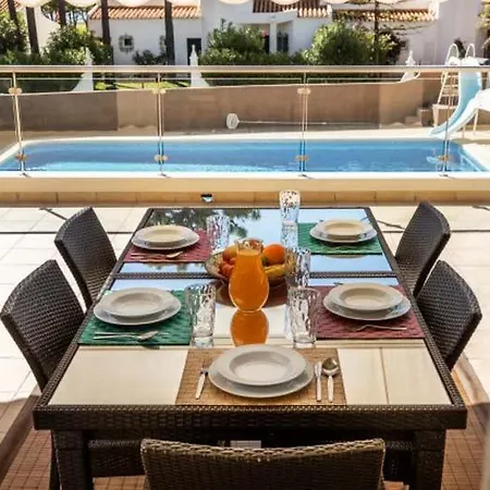 Sleeps 6 With Pool Air Con And Wifi Villa Vale do Lobo