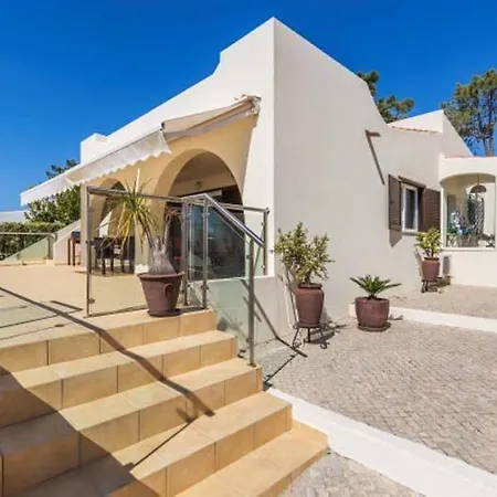Villa Sleeps 6 With Pool Air Con And Wifi *