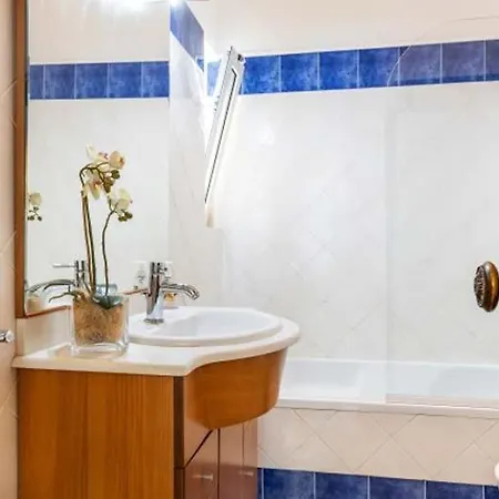Villa Sleeps 6 With Pool Air Con And Wifi *