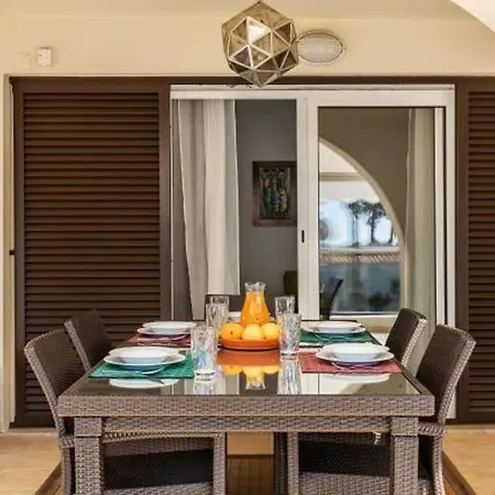 Sleeps 6 With Pool Air Con And Wifi * Vale do Lobo