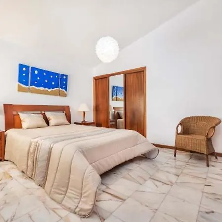 Sleeps 6 With Pool Air Con And Wifi Villa